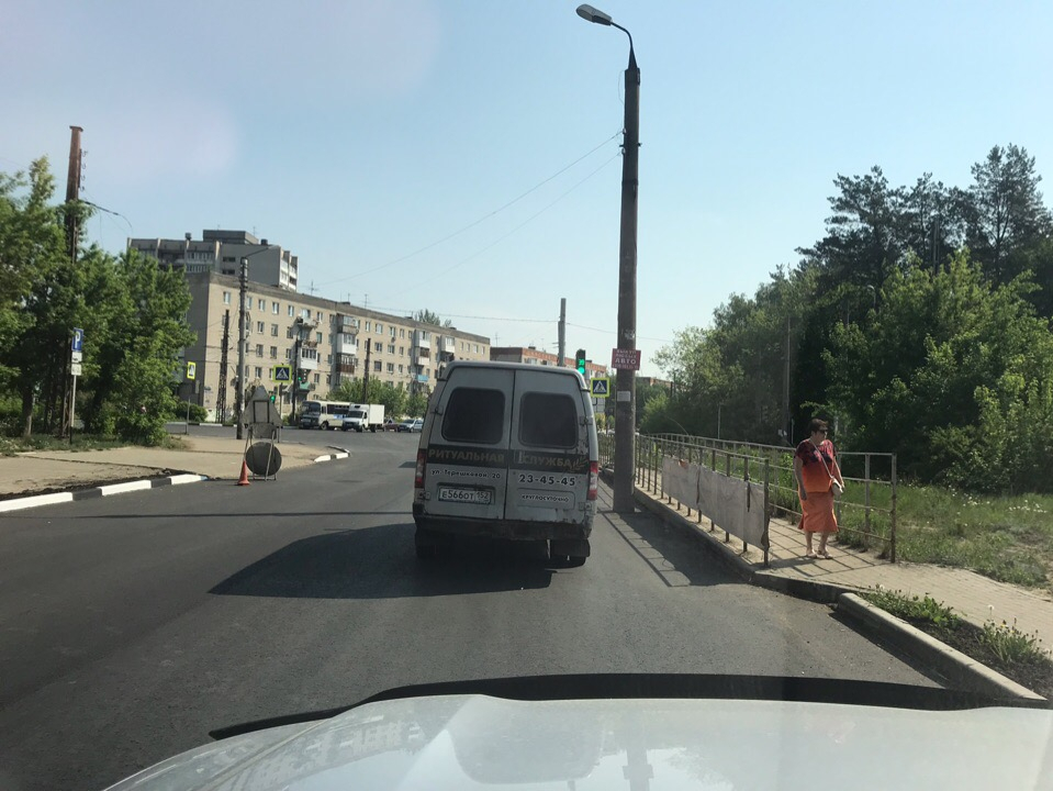 В Дзержинске на отремонтированной дороге по улице Терешковой появился новый участник дорожного движения
