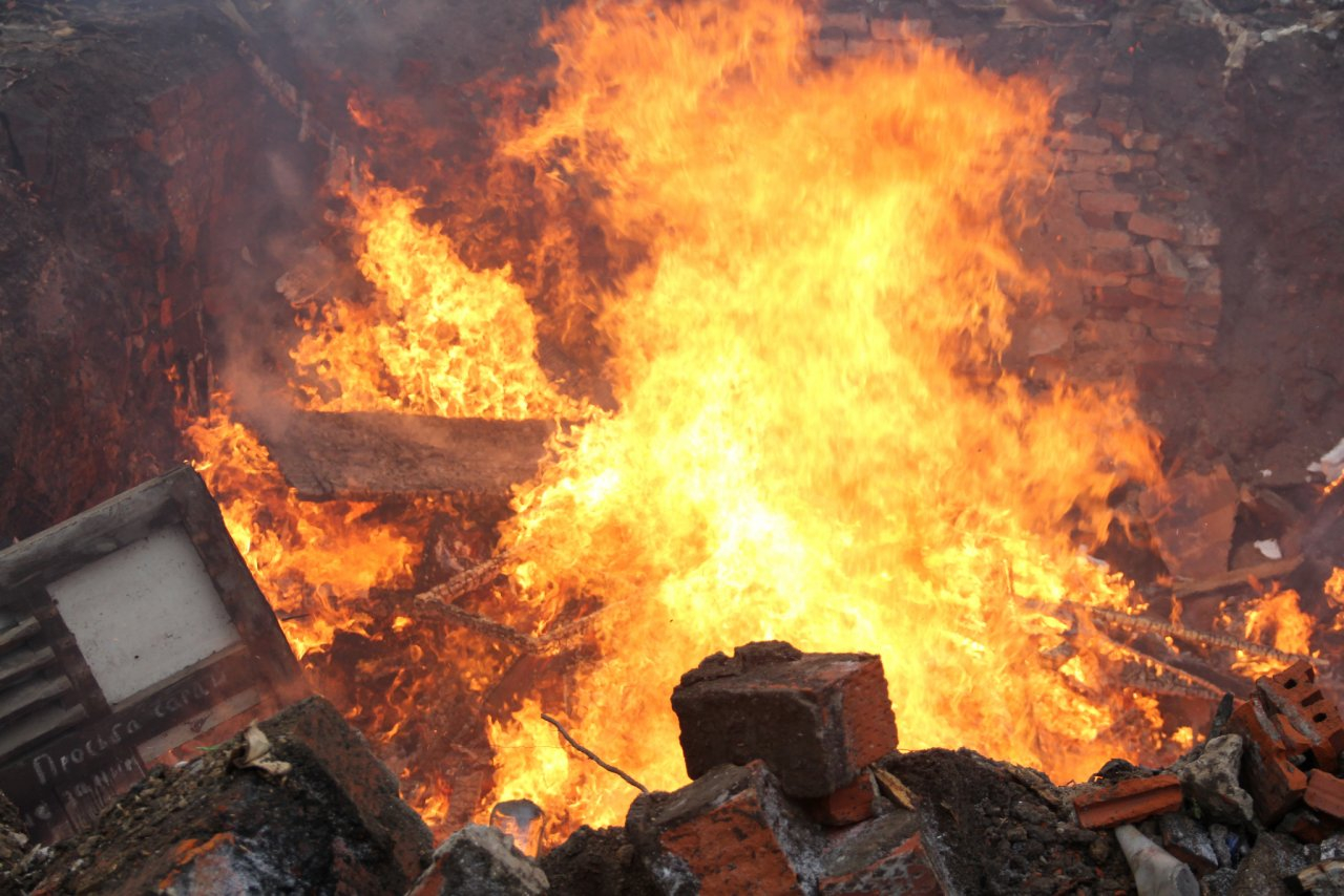 67-летняя женщина погибла в огне в садовом товариществе в Володарском районе