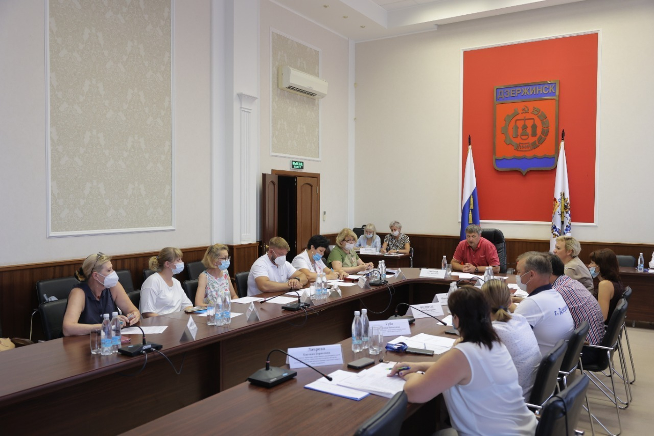 Глава Дзержинска Иван Носков провел рабочее совещание с руководителями медицинских учреждений города