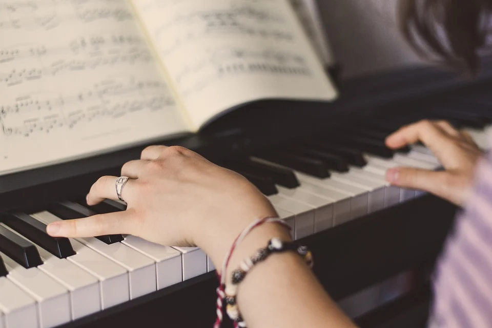 12-летняя школьница из Дзержинска сочинила песню к 800-летию Нижнего Новгорода
