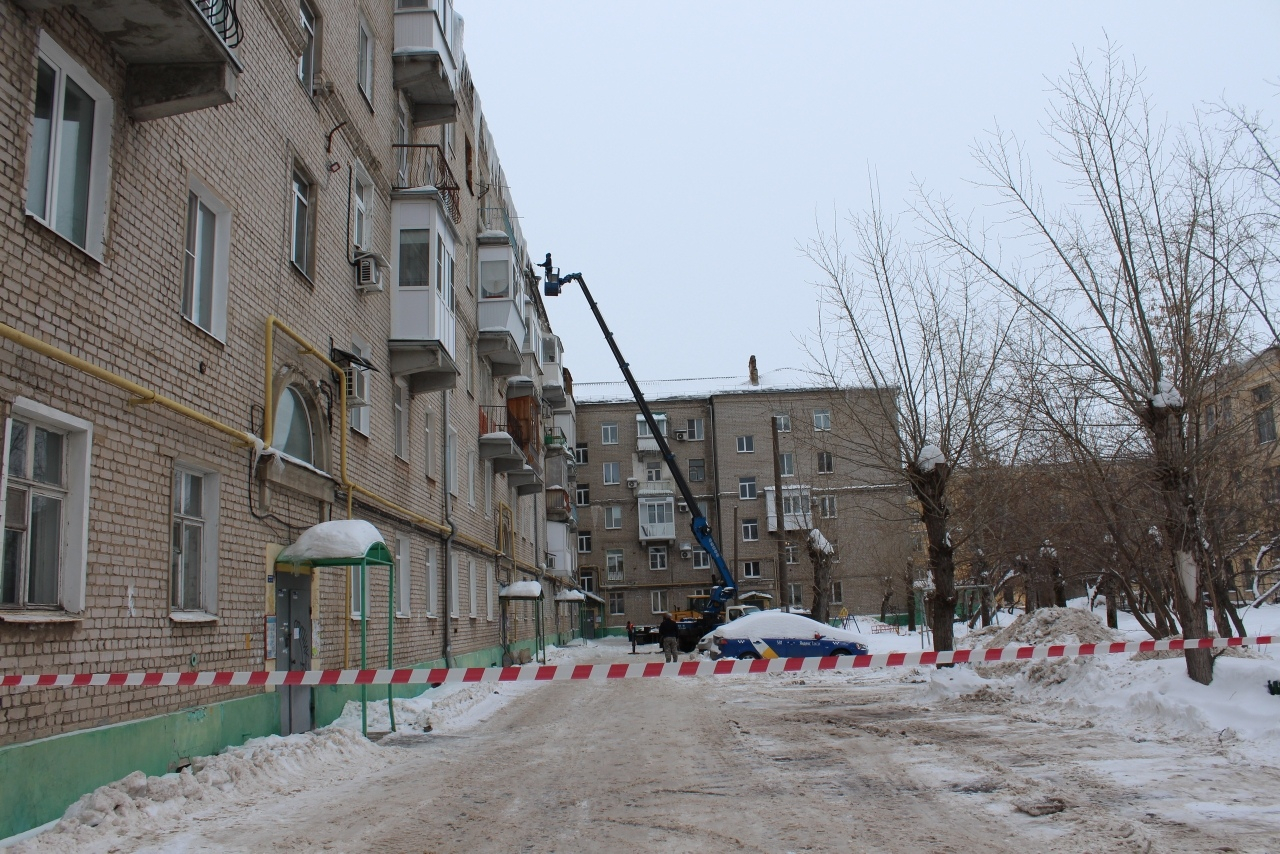 Две жительницы Дзержинска пострадали от схода льда с крыш домов