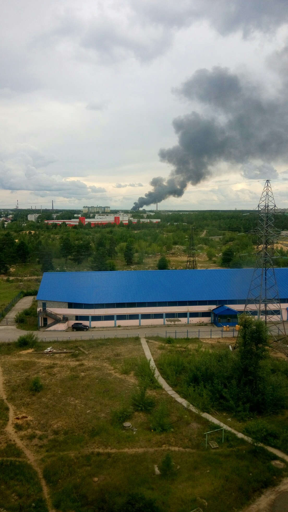 На недействующем заводе в Дзержинске загорелся склад (ФОТО)