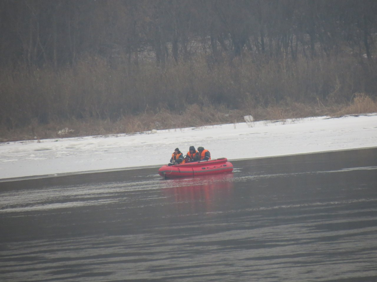 МЧС предупреждает жителей Дзержинска об опасности выхода на лед