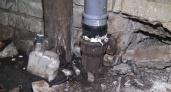 Жители дома в Дзержинске целый год страдают от запаха из подвала