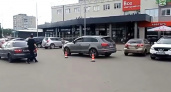 3-летняя девочка попала под машину на парковке ТЦ "Союз" в Дзержинске
