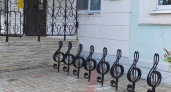 В музыкальной школе установили оригинальную велопарковку в виде скрипичных ключей
