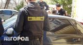 Должница спряталась от приставов в тумбочке на ферме