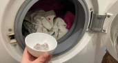 Колпачок в барабан — и стиральная машина снова чистая: загрязнения выходят темными хлопьями
