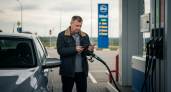 Эта привычка на АЗС медленно убивает ваш автомобиль — вы повторяете её каждый раз