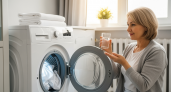 Стакан в барабан и одежда идеально белая: секрет от прачки, что добавить в стиралку вместе с порошком