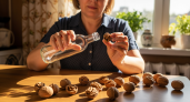 Грецкие орехи теперь чищу бутылкой — ядрышки целые, без крошек, легче семечек