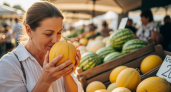 Забудьте про хлопки по попке — один простой трюк поможет выбрать идеально сладкую дыню, которая тает во рту
