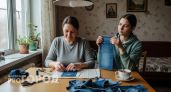 Вместо выбрасывания старых джинсов хозяйки делают из них нужные вещи и экономят тысячи рублей
