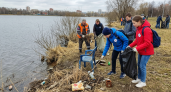 Школьники и чиновники вместе очистили берега озёр и карьера в Дзержинске