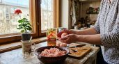 Секрет сочных и пышных котлет раскрыт: просто добавьте этот дешевый продукт в фарш вместо привычного хлеба