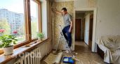 Мучился со шпателем целый день пока не попробовал этот способ: старые обои отходят целыми полотнами за минуты