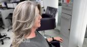 Хватит мучить волосы частым окрашиванием: эта техника маскировки седины позволит забыть о корнях надолго