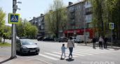 Шаг на «зебру» больше не аргумент: когда водитель обязан уступить пешеходу и что говорить инспектору ГИБДД