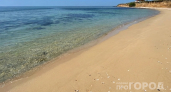На наш Юг ездить зареклись, нашли другое место: вода как парное молоко, не хамят - и в 3 раза дешевле, чем в Сочи