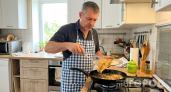 Зачем перед жаркой натирать рыбу сахаром: не кулинарное безумие, а секретный прием шеф-поваров