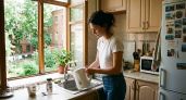 Вы совершаете роковую ошибку при кипячении воды: почему привычка заливать горячую жидкость грозит поломкой