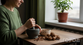 Грецкие орехи больше не чищу: беру бутылку и щелкаю как семечки - ядра цельные, никаких крошек и осколков