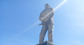 В Дзержинске разваливается на глазах памятник Владимиру Маяковскому