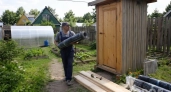 Забудьте про вечную откачку и неприятный запах: вот как устроить комфортный туалет на даче без ямы
