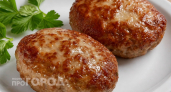 Хватит мучиться с сухим фаршем: добавьте этот бюджетный продукт для идеальной мягкости ваших котлет
