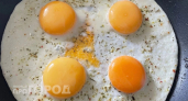 Перестаньте использовать масло для яичницы: есть более полезный продукт, который сделает завтрак вкуснее