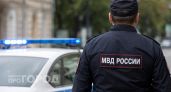 В Дзержинске мужчина повредил дверь квартиры и угрожал соседу убийством