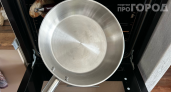 Вы выбрасываете деньги на ветер: одна привычка при мытье сковороды уничтожает антипригарное покрытие за месяц