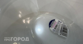Больше никаких следов от этикеток на тарелках: копеечное средство уберет липкий слой за одну секунду