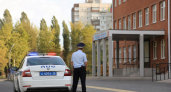 В Дзержинске эвакуировали как минимум три школы, учеников отпустили по домам