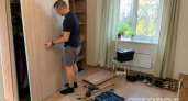 Выбросьте громоздкие шкафы: этот лаконичный способ хранения сделает любую комнату визуально просторнее