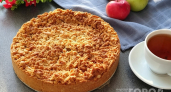 Вкуснее привычной шарлотки: яблочную сбричолату собираю за 20 минут — тесто просто крошу руками