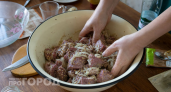 Больше никакого жесткого мяса: добавляю этот простой аптечный ингредиент и шашлык становится нежнее масла