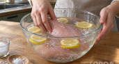 Как «выжать» из магазинной курицы химию за 1 час: вкус становится чище, а мясо — нежнее
