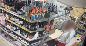 Дзержинец выносил алкоголь и средства гигиены из магазина для перепродажи на улице