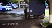 В Дзержинске в районе Северных ворот ночные воры опустошают баки припаркованных "Газелей"