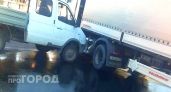  Под Дзержинском "ГАЗель" протаранила фуру и пробила бак с топливом 