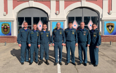 За отвагу на пожаре наградили спасателей при ликвидации ЧП на заводе Свердлова