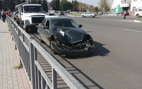 В Дзержинске на глазах у прохожих превернулся ГАЗон