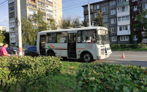 Дежавю по-дзержински: иномарка не поделила проспект Циолковского с автобусом