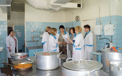 Депутаты Дзержинска проверили организацию питания в детских садах