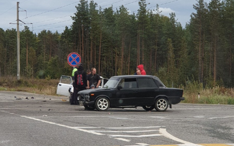 Жигули влетели под фуру при повороте на Ильино: есть погибшие (ФОТО)