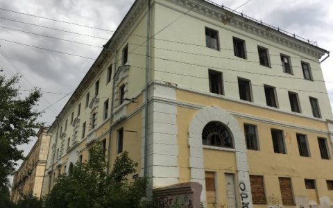 «Дом наш»: Депутаты Дзержинска просят вернуть городу бывшее общежитие