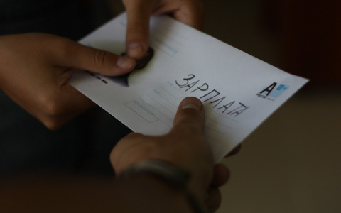 Чиновники получат прибавку к зарплате с 1 октября