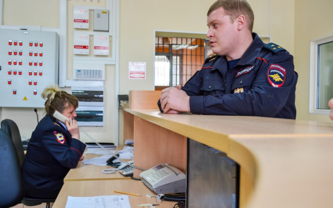 Мужчина изготавливал ядовитую стеклоомывайку в одном из гаражей Дзержинска