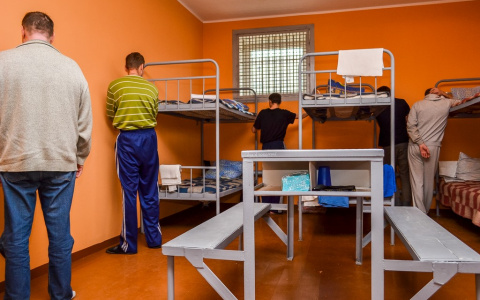 Полицейские забрали около 30 грамм наркотиков у двух молодых дзержинцев